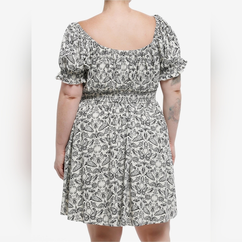 Plus Smocked Square Neck Floral Mini Dress — Black & White - Picture 3 of 11